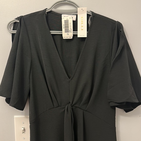 Gilli Black MIDI Dress - Picture 2 of 4